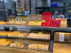 面包甜点陈列柜-鲍师傅糕点(江苏路店)