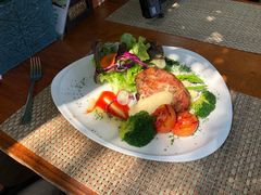 -Chom Cafe and Restaurant