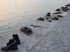 -多瑙河畔鞋履雕塑