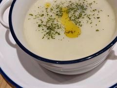 奶油鸡茸蘑菇浓汤-百特喜·意大利餐厅(八佰伴镇江店)