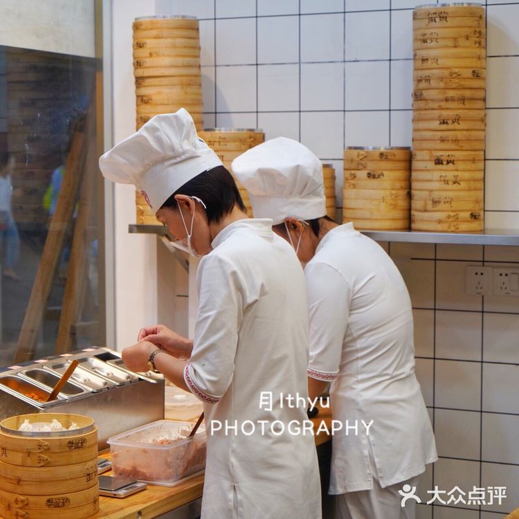 好吃蟹黄汤包咬一口会爆浆