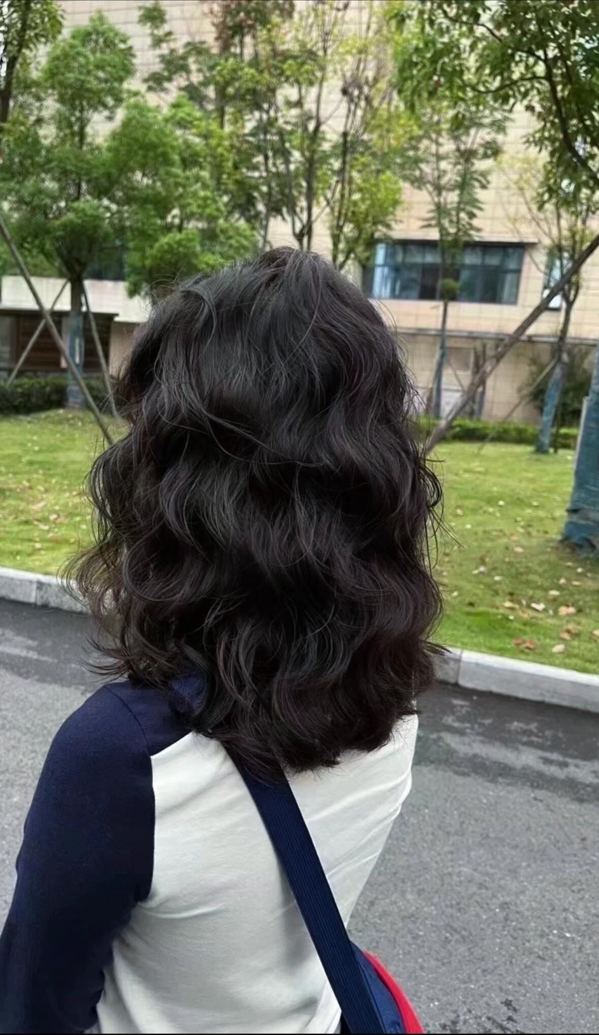 齐肩发这是一款卷发适合方圆脸直发贴头皮显脸大中短发尴尬期必备发型
