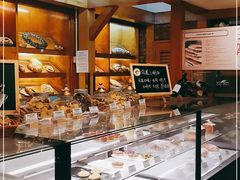 面包甜点陈列柜-丽都DELICATESSEN熟食店