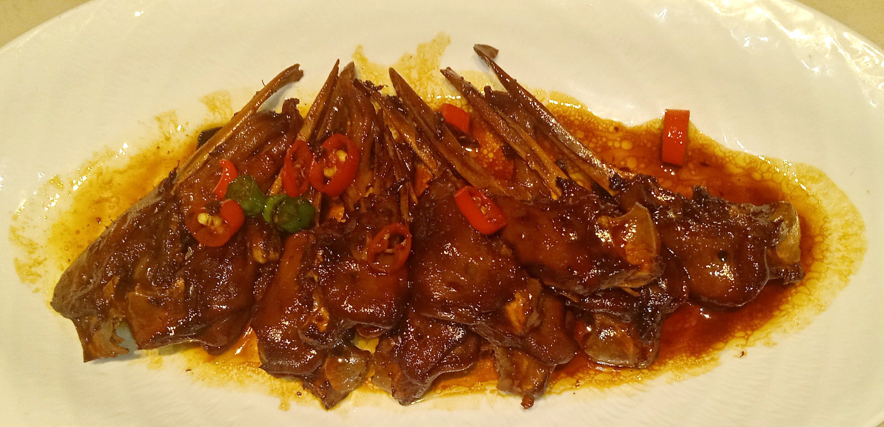 带鸭舌的美极鸭下巴