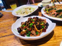 -老滇山寨•云南特色菜•地方菜•民族风情歌舞表演(金碧店)