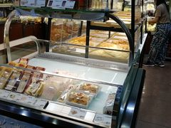 面包甜点陈列柜-华荣西饼屋(榕江店)
