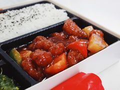 菠萝咕咾鸡肉-东方明珠老上海8号餐厅(东方明珠广播电视塔店)