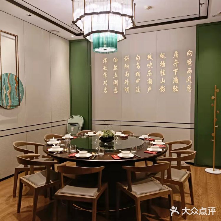 来“香芙茗楼”品尝地道的杭帮菜!