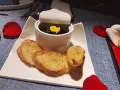 -弦月窗LUNETTE BY AMANDA(复兴路店)