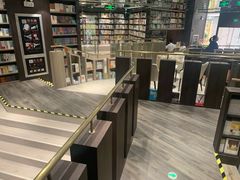 -钟书阁(群光广场店)