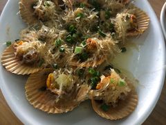 蒜蓉粉丝蒸扇贝-明记海鲜大排档(巽寮湾店)