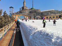 -采薇庄园四季滑雪场