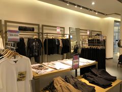 -URBAN REVIVO(济南领秀城贵和购物中心店)