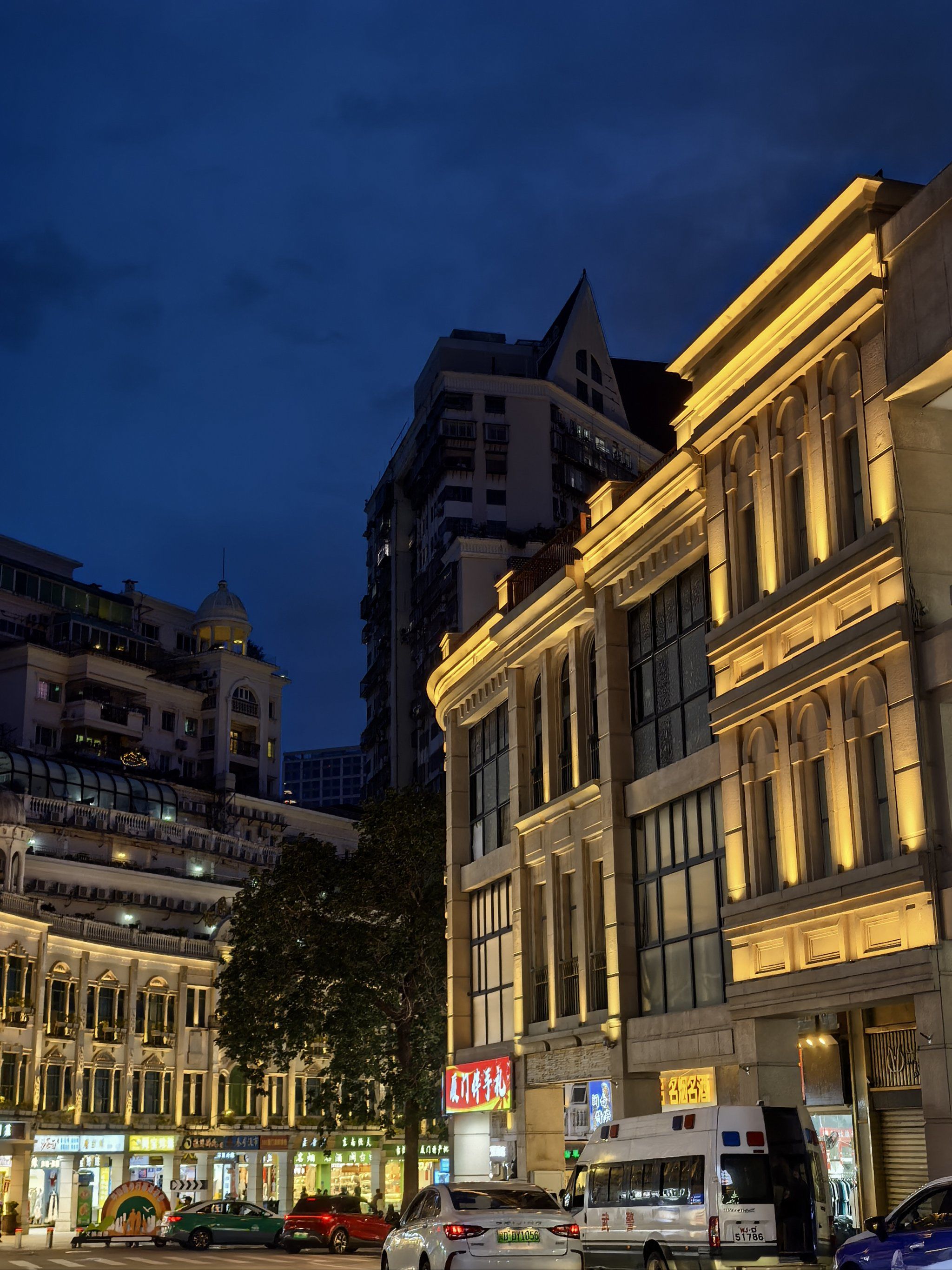 中山路华灯初上