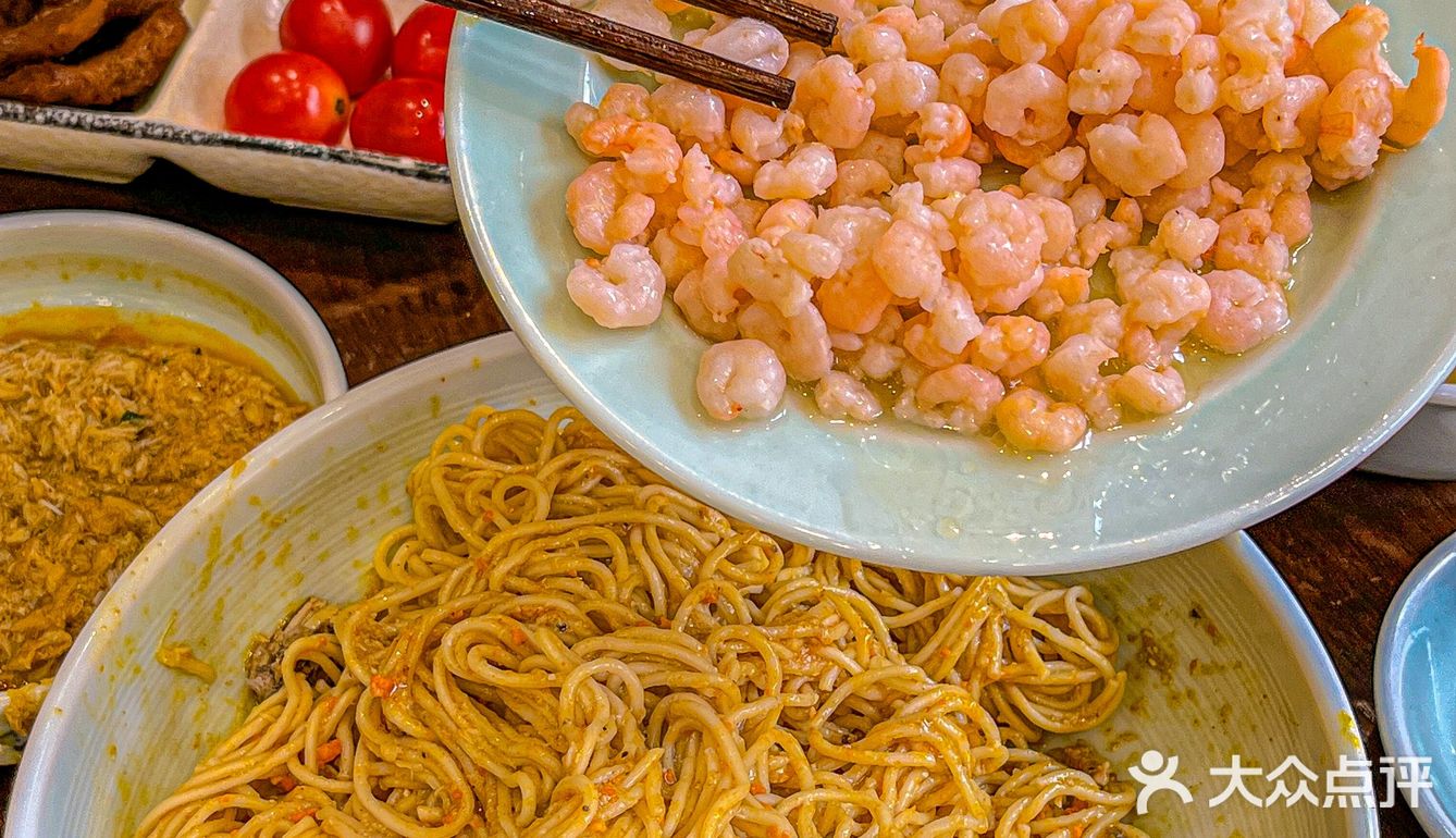 每一个平凡的日子，都值得一碗温暖的蟹黄面