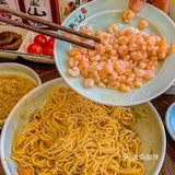 每一个平凡的日子，都值得一碗温暖的蟹黄面