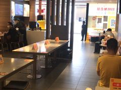 大堂-麦当劳(汉口火车站候车室店)
