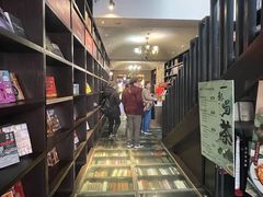 -钟书阁(松江泰晤士小镇店)