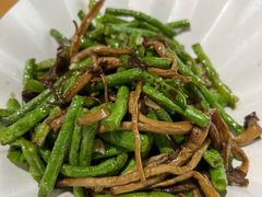 扁豆角爱上茶树菇-周大厨辣椒炒肉(巨龙路店)