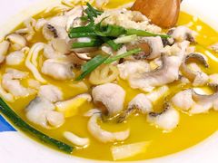 QQ酸汤鱼-蜜桃餐厅·伴山(绿宝广场店)