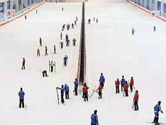 -乔波室内滑雪场