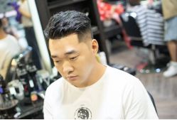 -朗峰专业美发沙龙