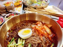 朝鲜冷面-围炉肉舍•炭烤活鳗•丹东海鲜烤肉(步行街店)