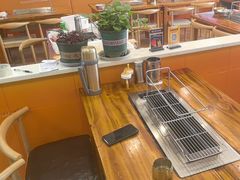 -哈尔滨小酒馆·鲜肉现穿自助烧烤(康新花园店)