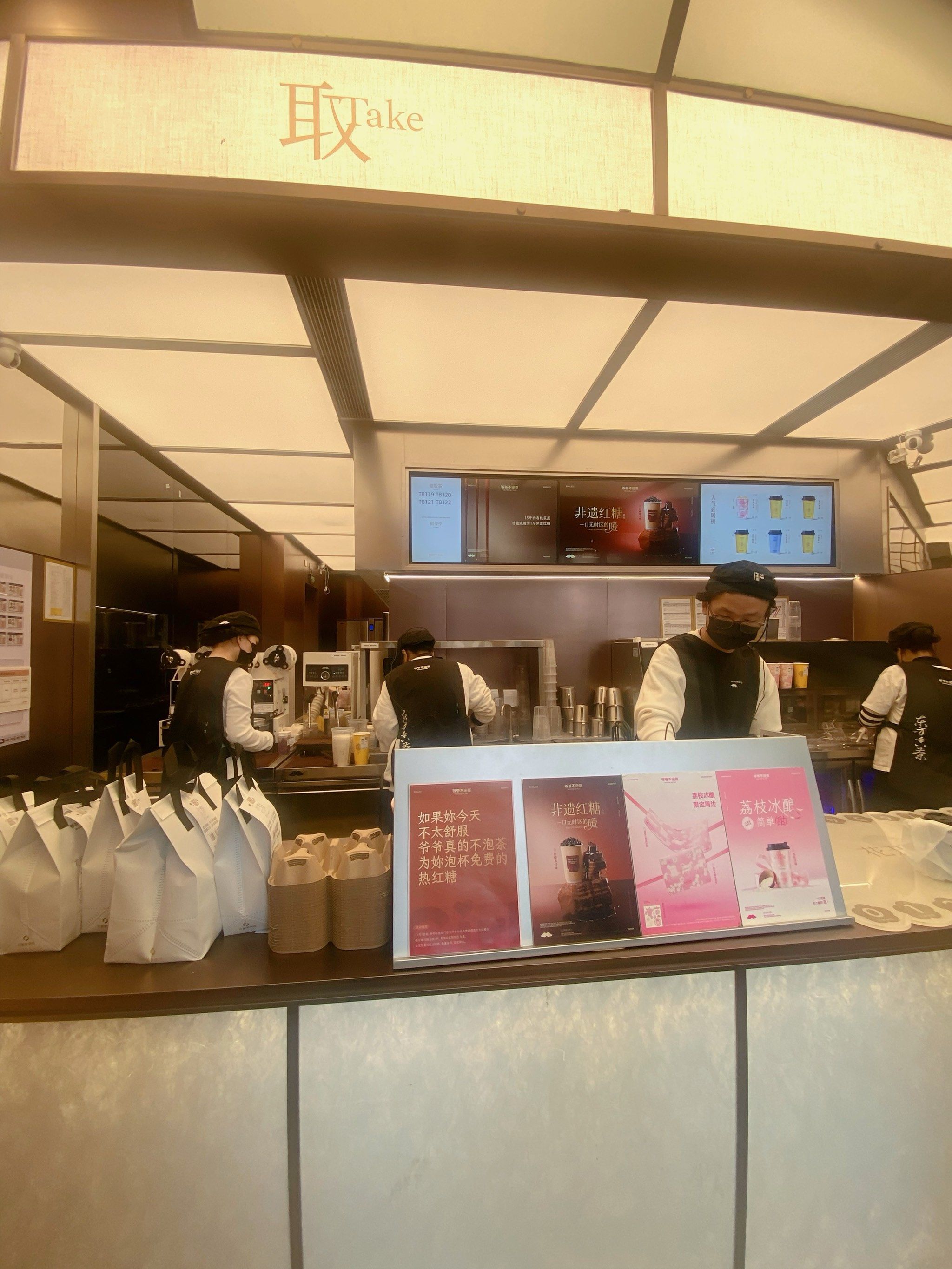 奶茶店真的需要这么多服务员吗