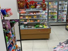 -全家便利店(江湾镇站店)