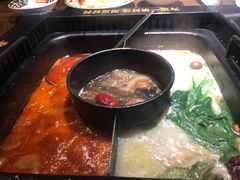 -老牌坊云南鱼豆花火锅(哈西万达店)