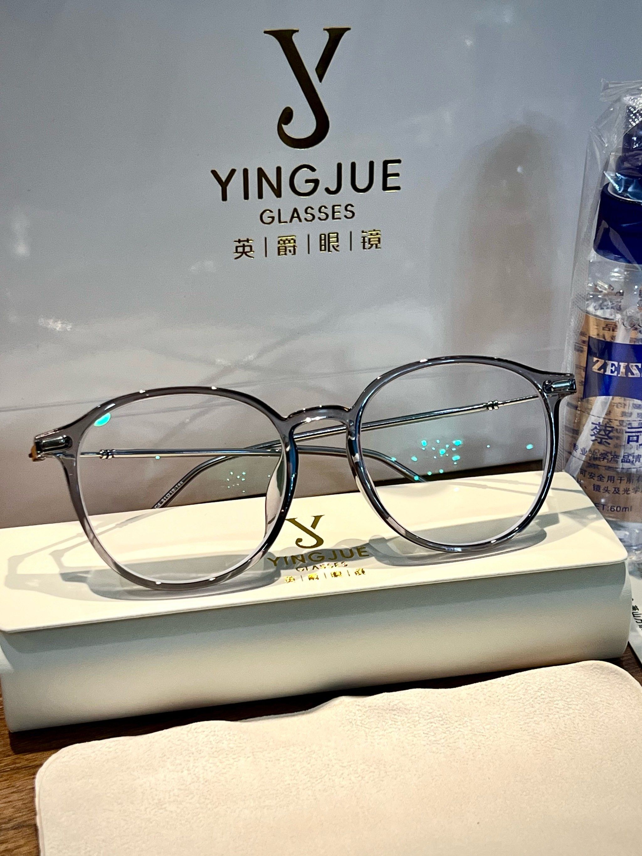 这家高空眼镜店配近视眼镜很专业!非常不错!