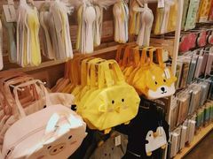 -名创优品(北京新中关购物中心地铁层店)