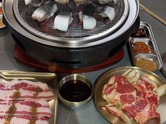 -围炉肉舍•炭烤活鳗•丹东海鲜烤肉(步行街店)