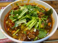 肥肠牛肉苕皮粉-郎吞虎咽酸辣粉(第一桥店)