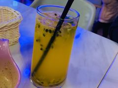 -樱花里音乐餐吧·牛扒椰子鸡(东圃店)