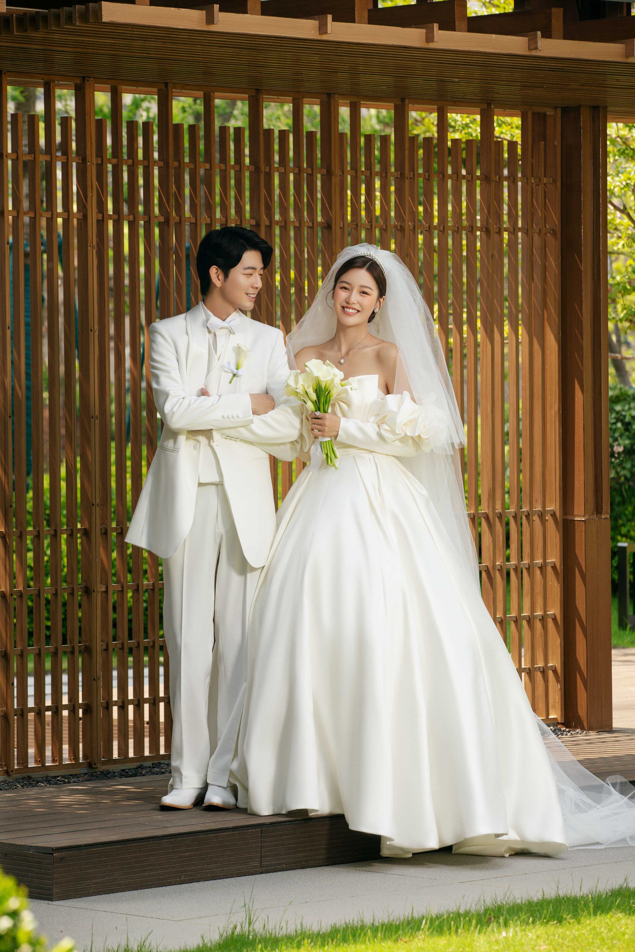 婚纱照风格推荐 #我的最美婚纱照 #苏荷 #外景婚纱照 #草坪婚纱照