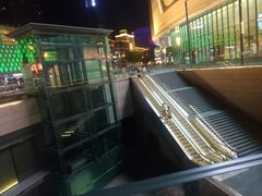 -新百广场(地铁站)