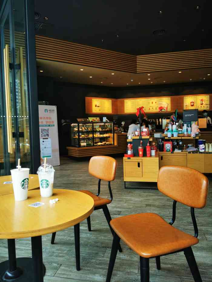 星巴克(蚌埠银泰店)-"银泰下面的星巴克,每次路过的时候都是满满.