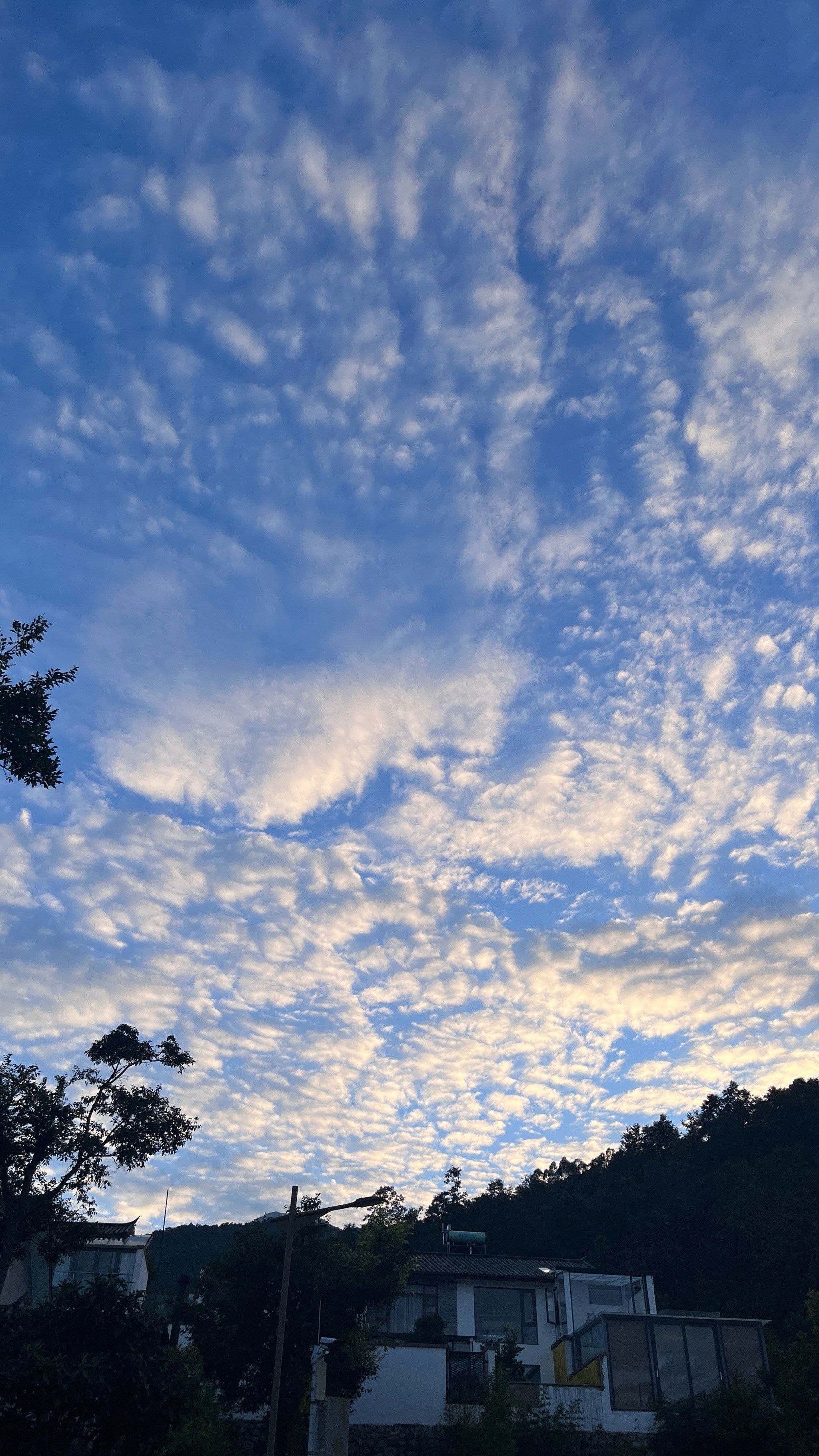 傍晚的天空色彩斑斓