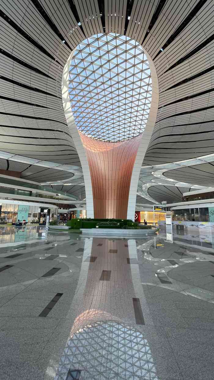 北京大兴国际机场-"第一次打卡大兴机场,除了艺术的氛围外,还.
