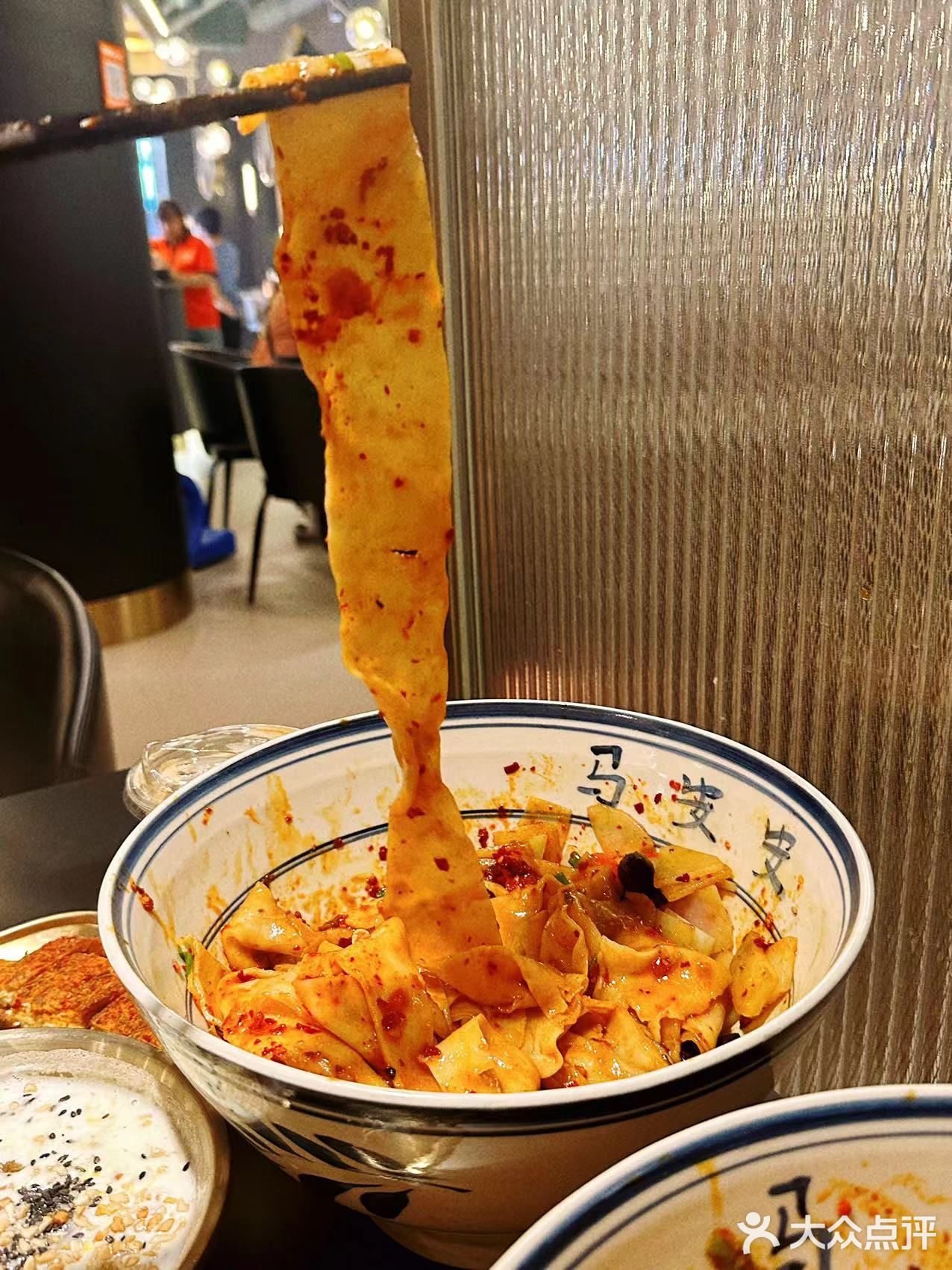 西安回民街这家面馆有点能行了!