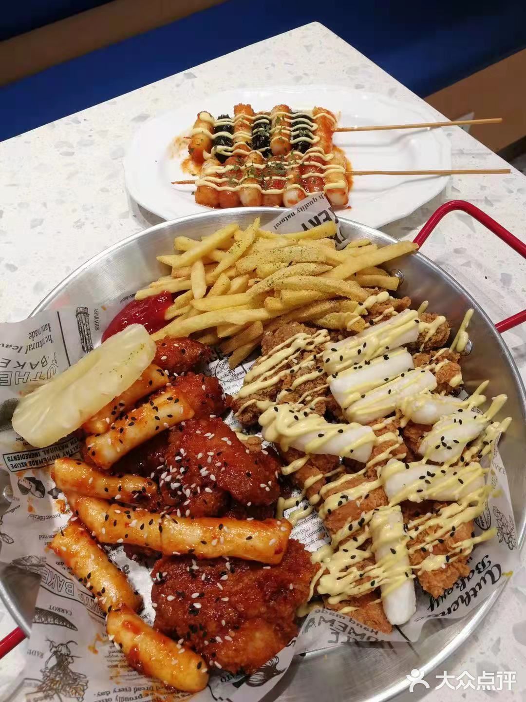 蘸酱跟炸鸡融入的很好