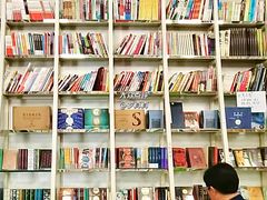 -钟书阁(松江泰晤士小镇店)