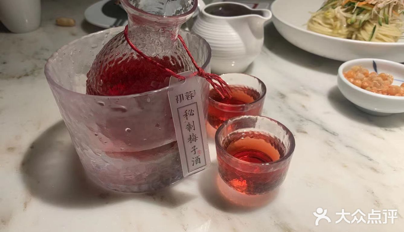 麻麻辣辣的水煮鱼,可可爱爱的梅子酒,闺蜜小聚。