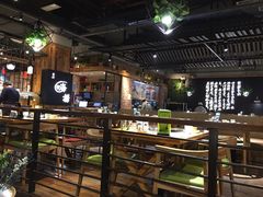 大堂-洪氏嗨捞·广东猪肚鸡·椰子鸡火锅(西咸万象城店)