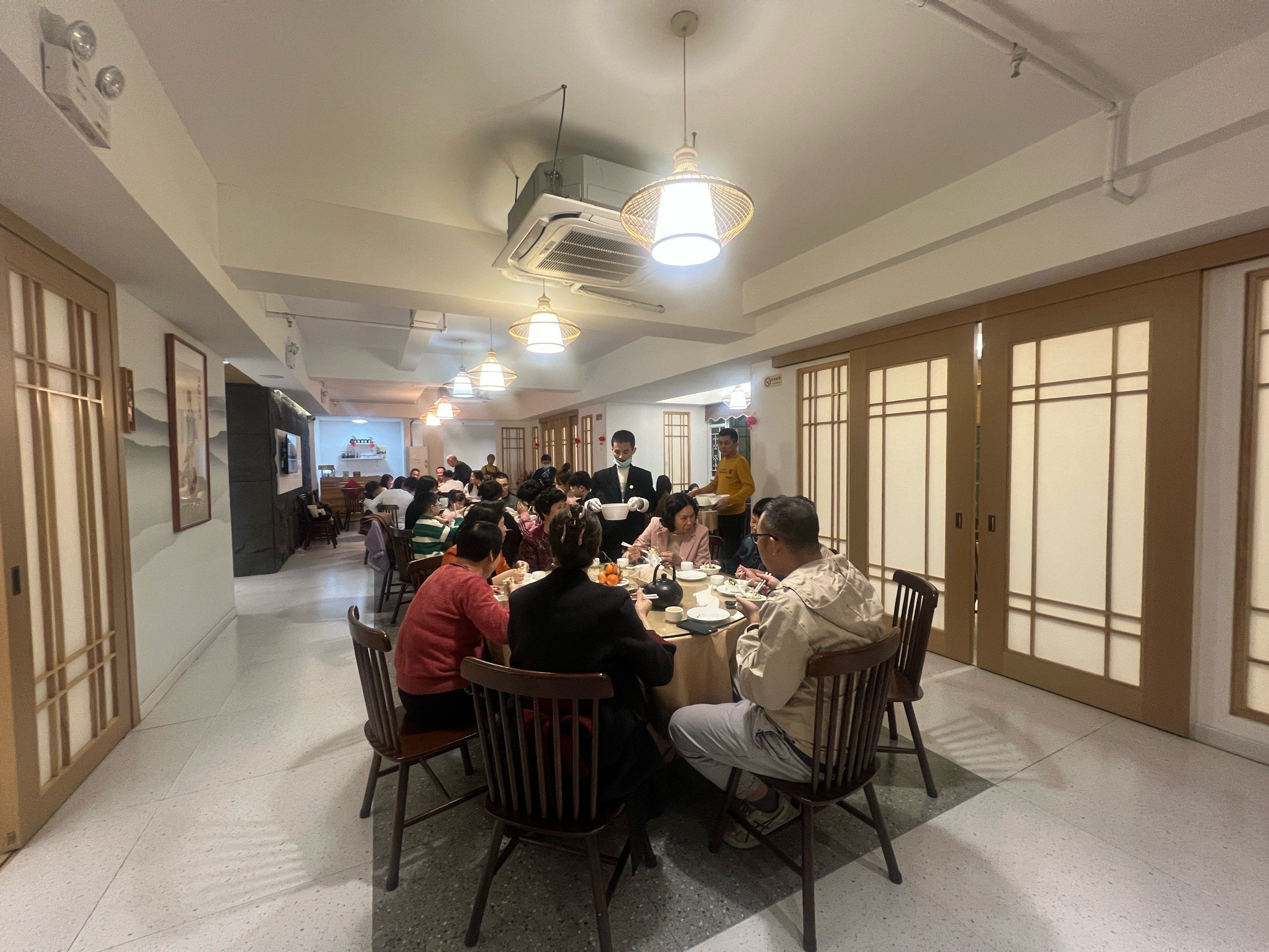 大家族的聚会很开心