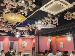 -老街烧烤大排档·地道湖北菜·龙虾馆(汉口火车站店)