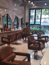-PE SALON