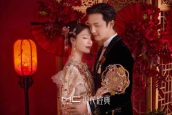 -现代经典婚纱摄影
